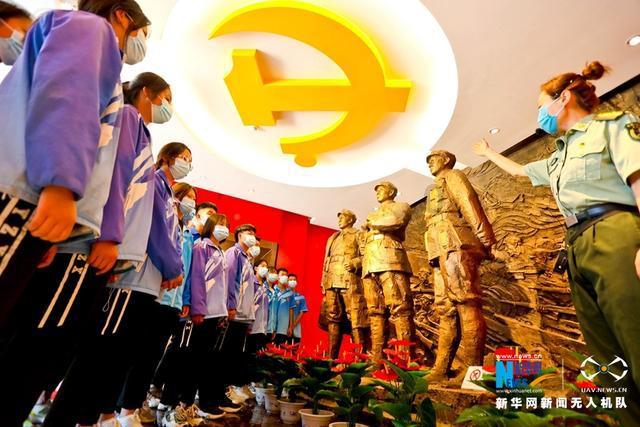 定南收费所:冰雪迎春来 服务暖人心